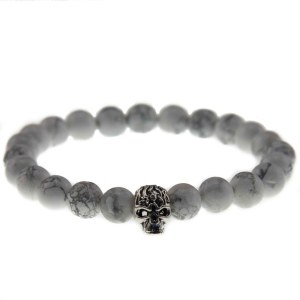 Hvidt perlearmbånd med dødningehoved