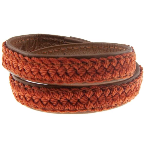 Retro armbånd med brunt læder & orange fletsnor